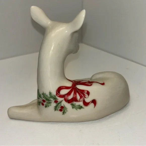 Lenox Holiday Deer porcelain figurine with holly & berry design around neck - Picture 2 of 7
